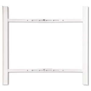 Conectorul simplu pentru mașină de spălat Roler 60x60 cm 00689 este un accesoriu practic și robust, proiectat pentru a facilita instalarea și integrarea mașinii de spălat în spații variate. Cadru realizat din aluminiu conferă durabilitate și rezistență în timp, asigurând stabilitatea aparatului și un suport sigur pentru utilizare zilnică. Designul său permite acces liber la sertarul pentru detergent, oferind confort și eficiență în utilizarea mașinii de spălat fără a fi necesară mutarea aparatului. Lungimea reglabilă, între 55 și 66 cm, îl face compatibil cu diverse modele de mașini de spălat, adaptându-se flexibil la spațiile disponibile. Conectorul poate susține o greutate de până la 150 kg, ceea ce asigură o stabilitate ridicată chiar și în timpul ciclurilor de centrifugare intense. Finisajul alb al accesoriului se integrează armonios în majoritatea bucătăriilor sau spălătoriilor, menținând un aspect curat și uniform. Acest accesoriu combină funcționalitatea, rezistența și flexibilitatea, fiind o completare esențială pentru orice mașină de spălat.